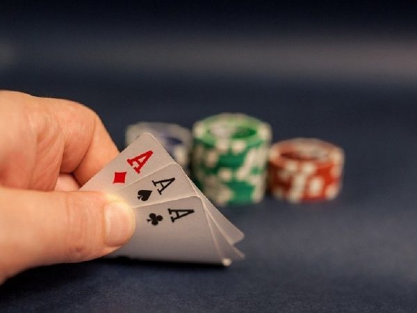 Tại Sao Nên Chơi Stud Poker Tại 32win